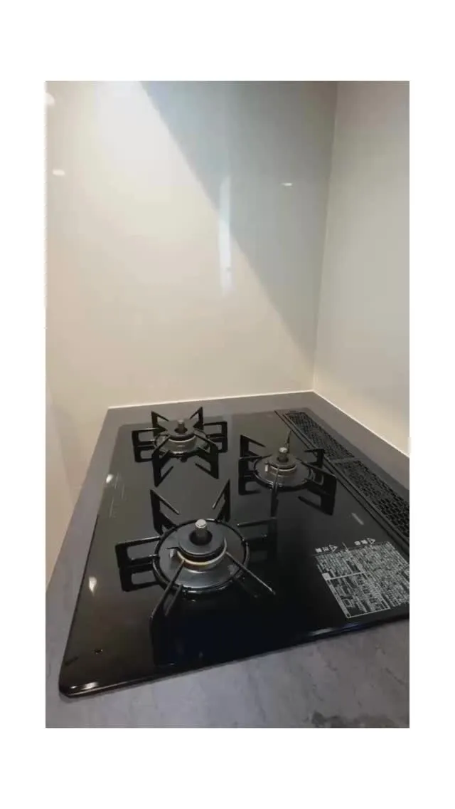 事務所のガスコンロを取り外して、汚れが気になっていた